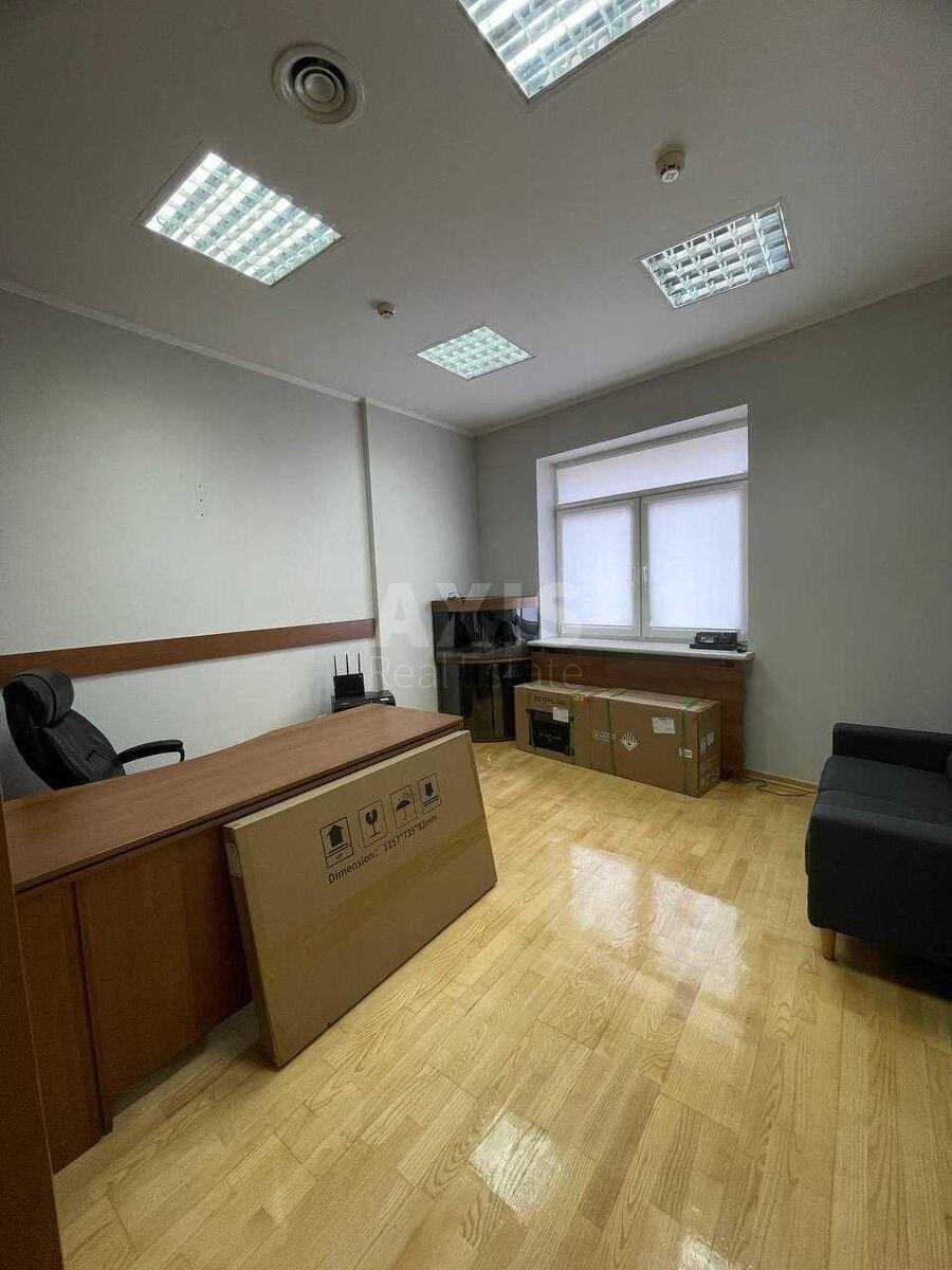 Офис ул. Евгения Коновальца 36Б, 136м23
