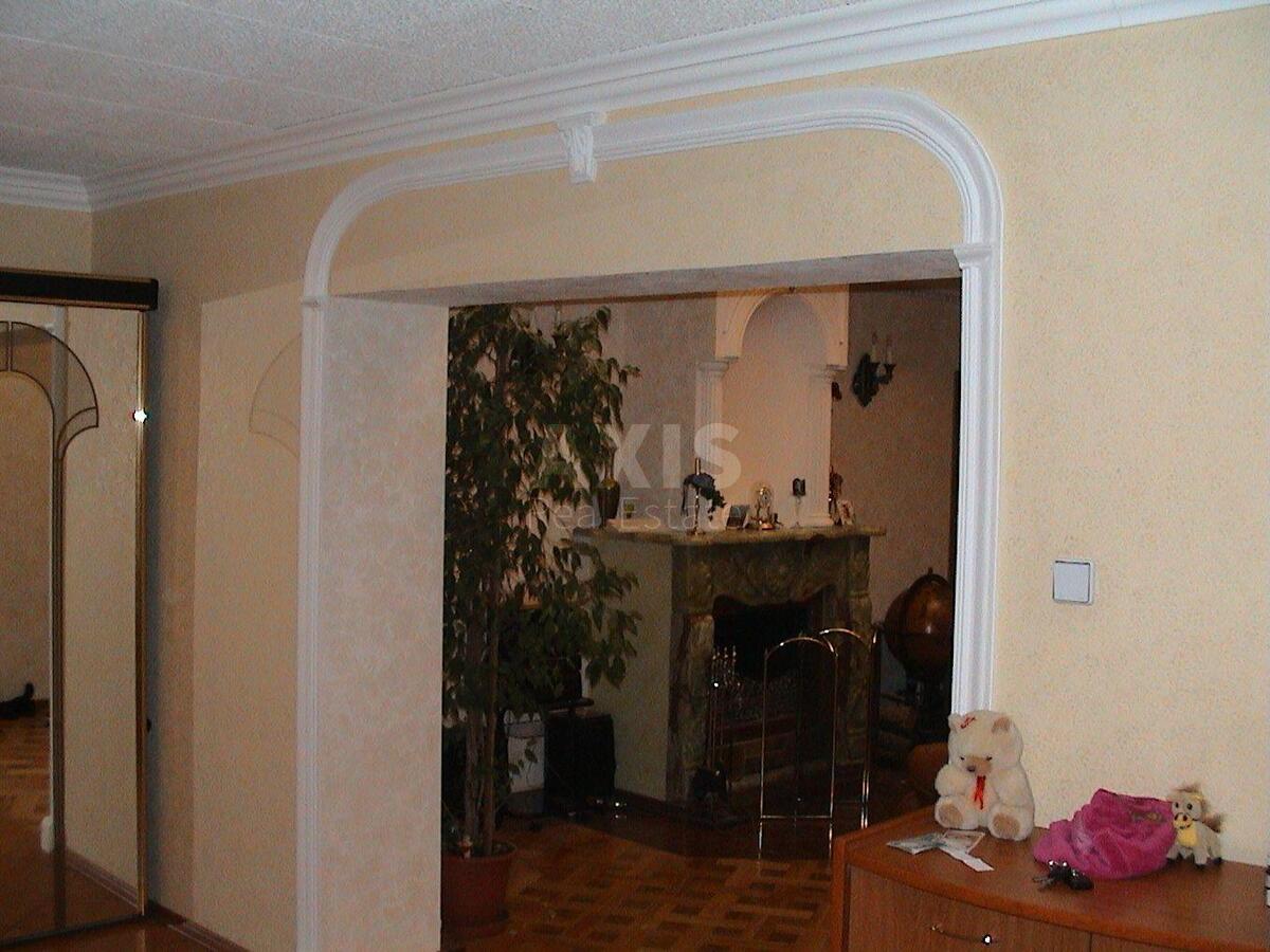 House vul. Krasnokuts'ka, 351m2, Kyiv city1