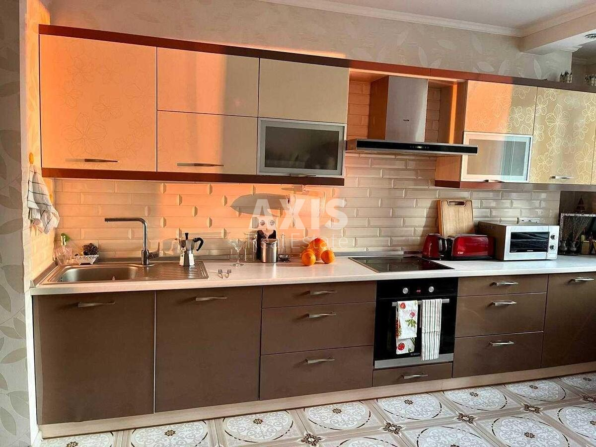 1k apartment nab. Dniprovs'ka 15