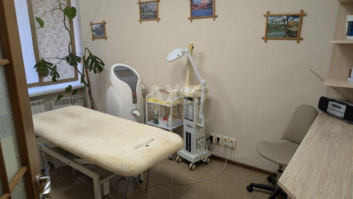 Объект торговли ул. Янгеля Академика 4, 126м26