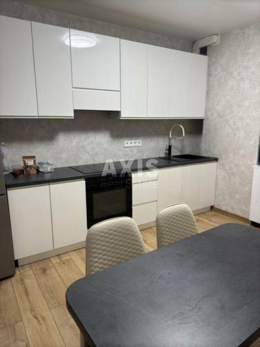 2k apartment vul. Glybochyc'ka 131