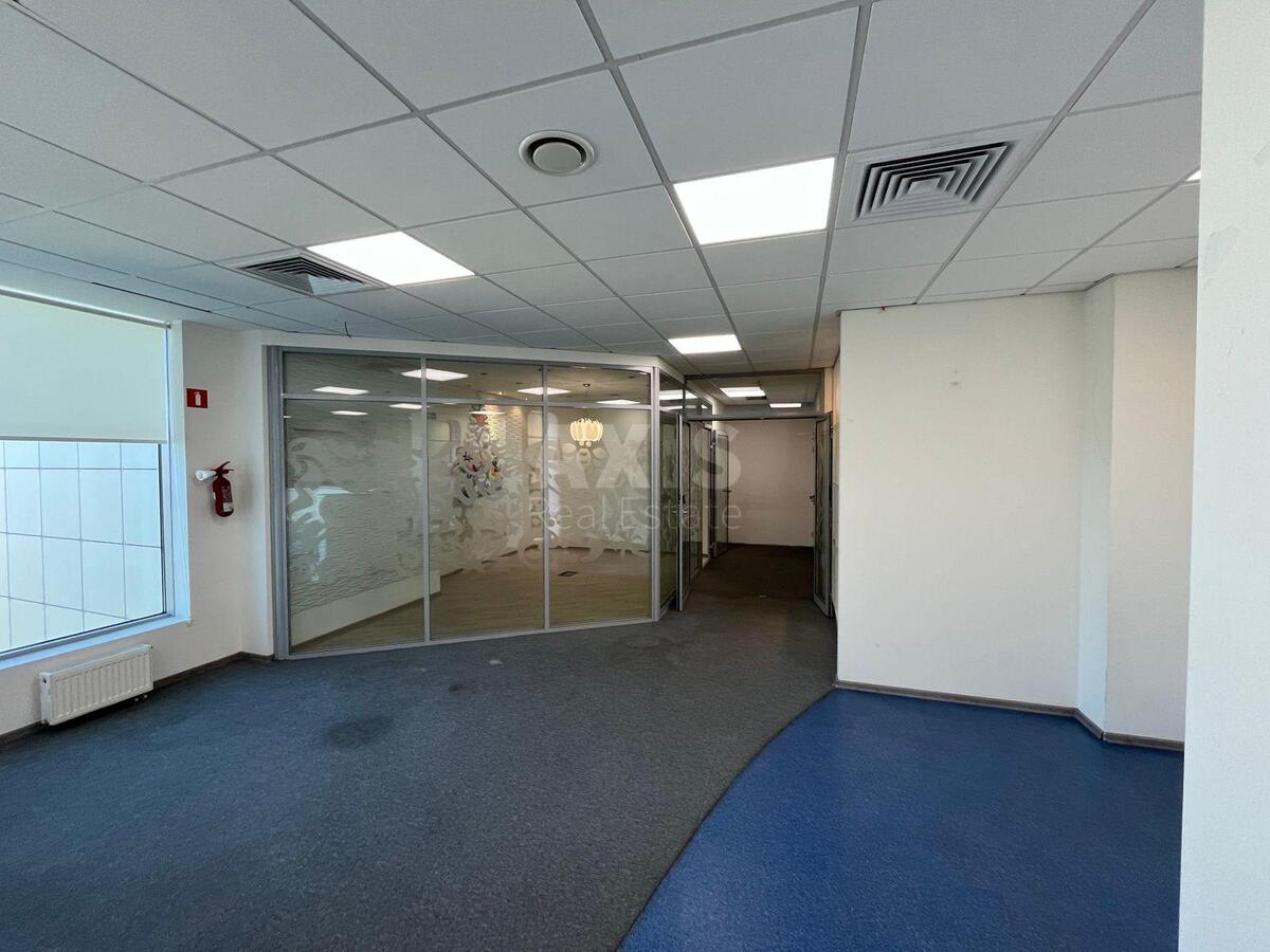 Office vul. Degtjarivs'ka 27Т, 700m22