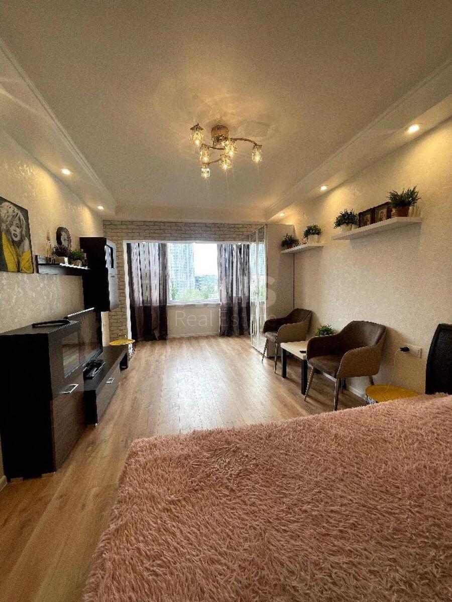 1k apartment vul. Serafymovycha 5/10