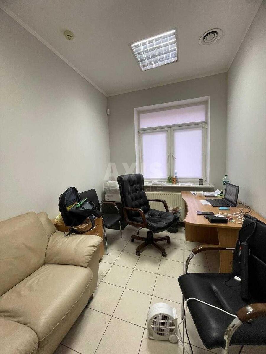 Офис ул. Евгения Коновальца 36Б, 136м25