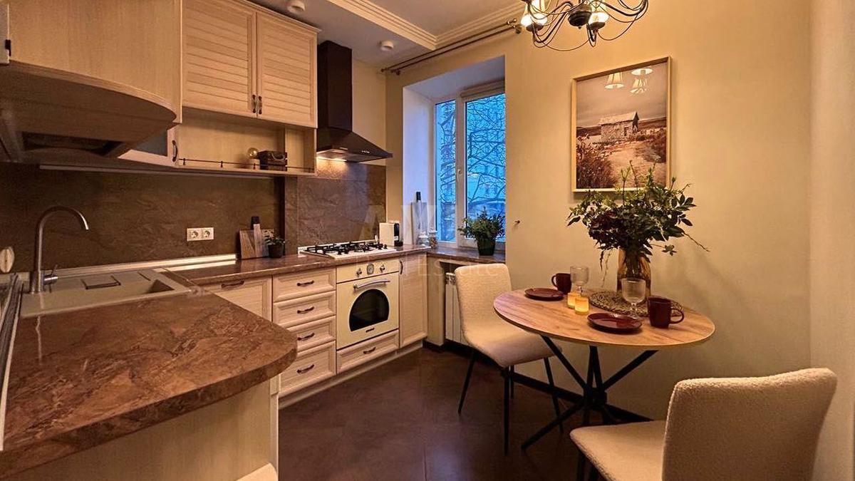 2k apartment vul. Volodymyrs'ka 7