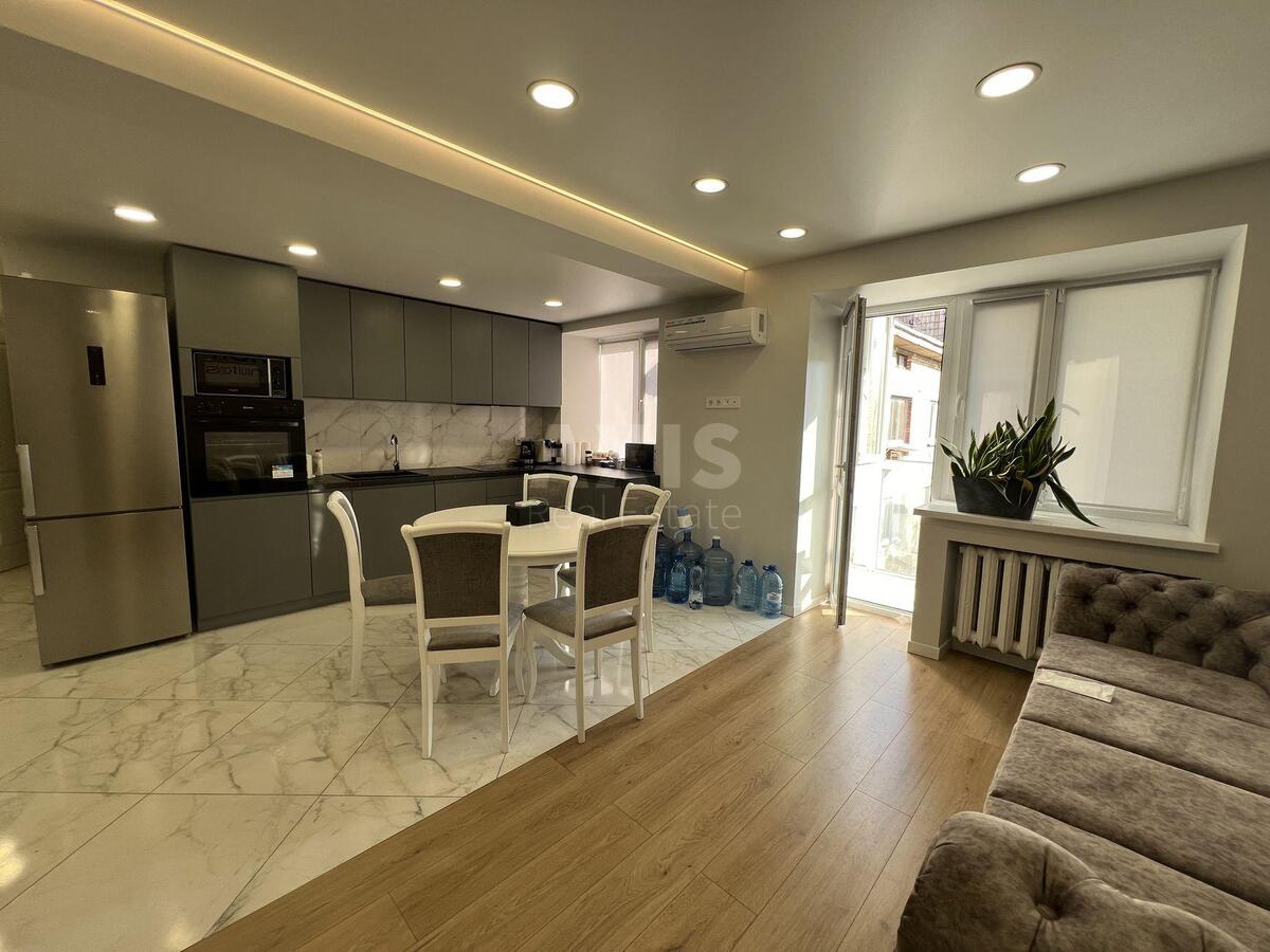 Office bul. Lesi Ukrai'nky 28, 96m21