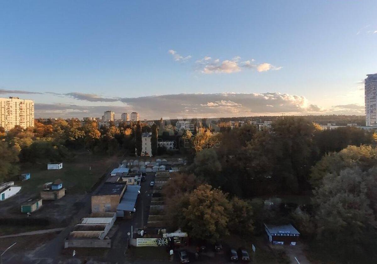 3k apartment vul. Pryluzhna 146065812