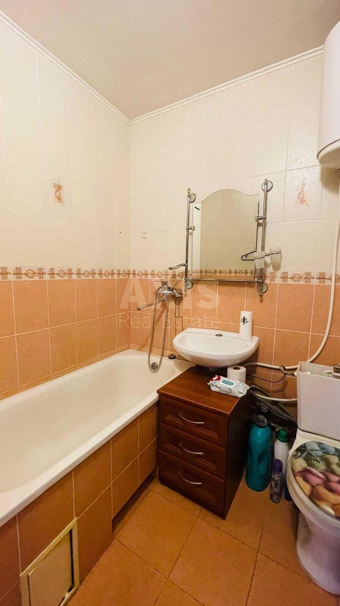 1k apartment vul. Zroshuval'na 3Б5