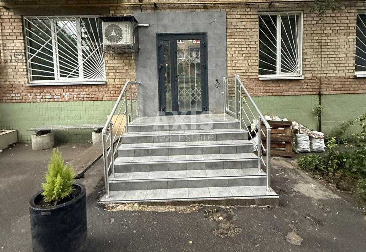 Объект торговли ул. Вышгородская 45Г, 48м2