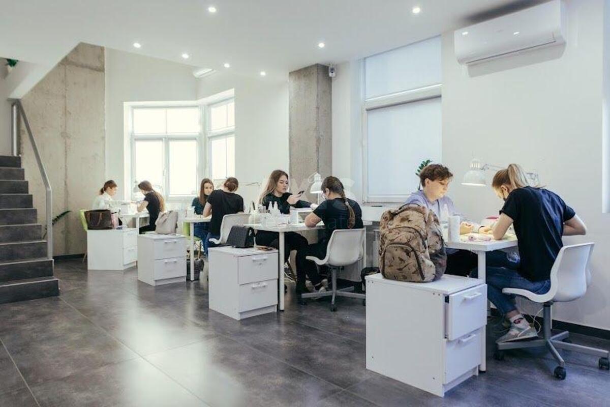 Trade object vul. Nazarivs'ka 23, 72m262031