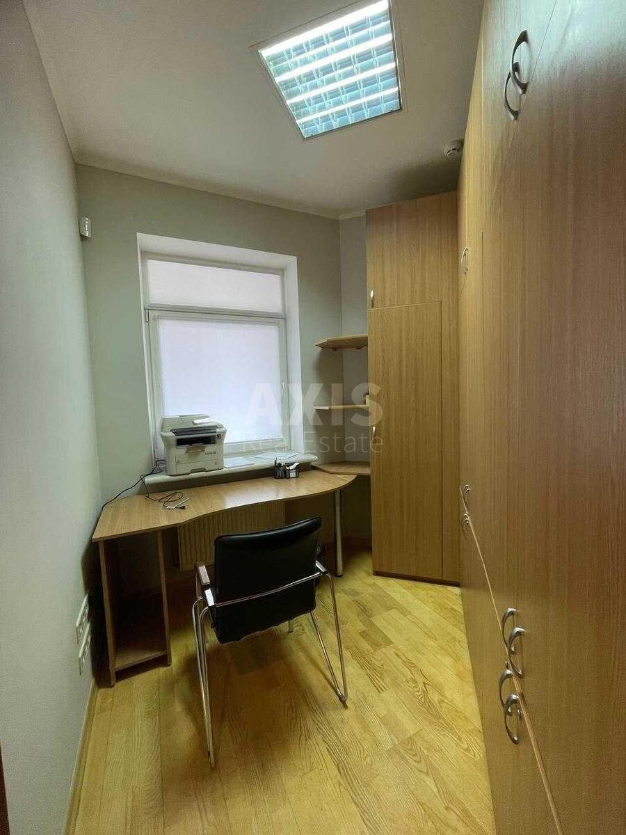 Office vul. Jevgena Konoval'cja 36Б, 136m26