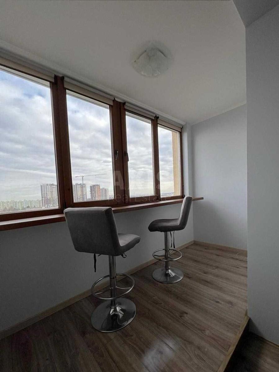 1k apartment vul. Myhajla Maksymovycha 3Г8
