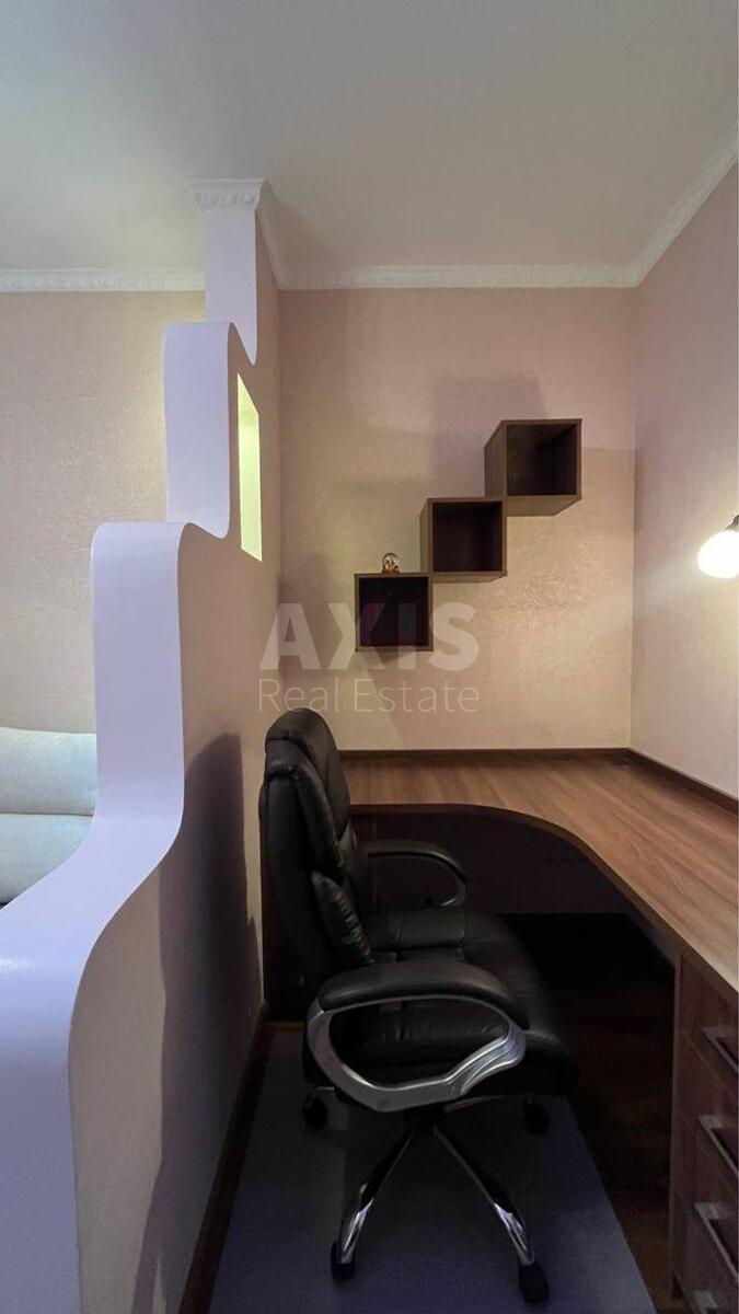 1k apartment vul. Dragomyrova Myhajla 121