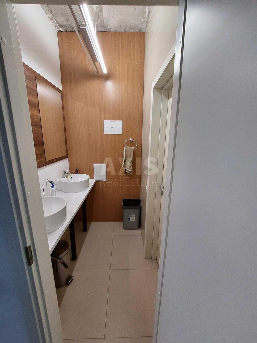 Офис ул. Чавдар Елизаветы 1, 300м25678011