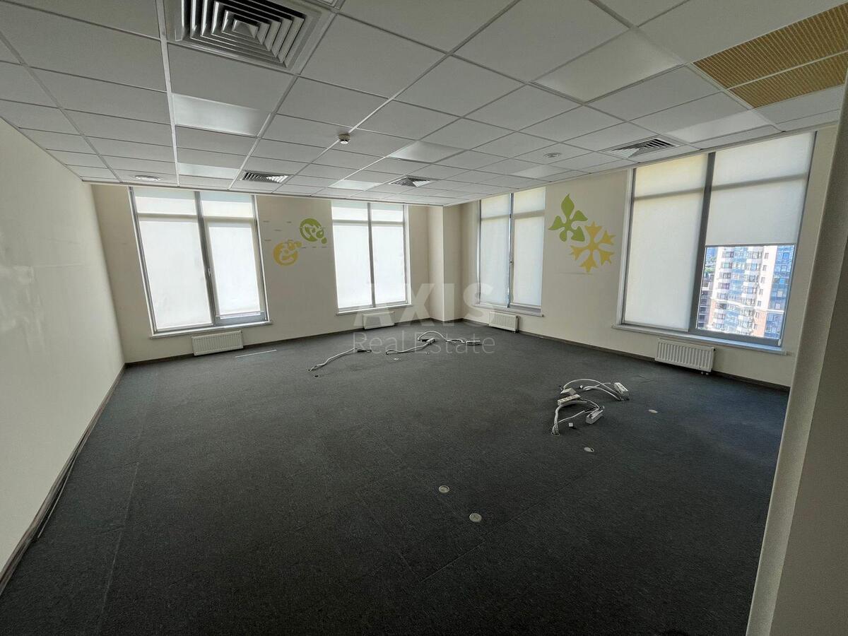 Office vul. Degtjarivs'ka 27Т, 700m24