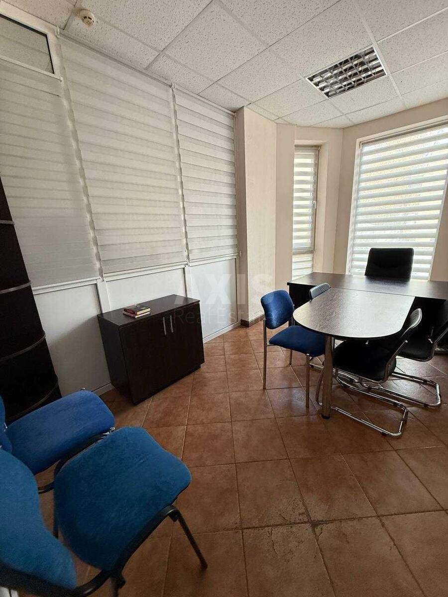 Office vul. Nyzhn'ojurkivs'ka 37, 745m26305211