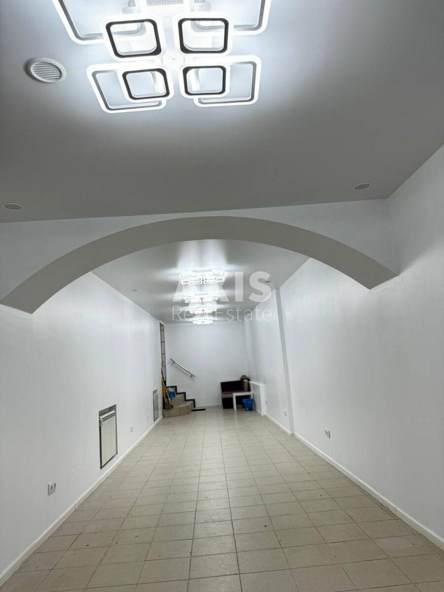 Trade object vul. Volodymyrs'ka 82, 90m2