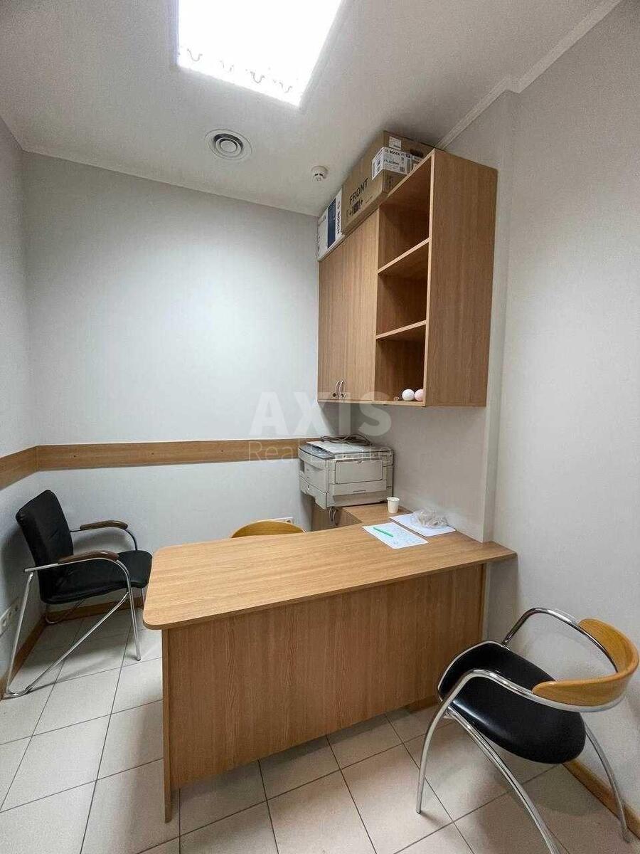 Офис ул. Евгения Коновальца 36Б, 136м27
