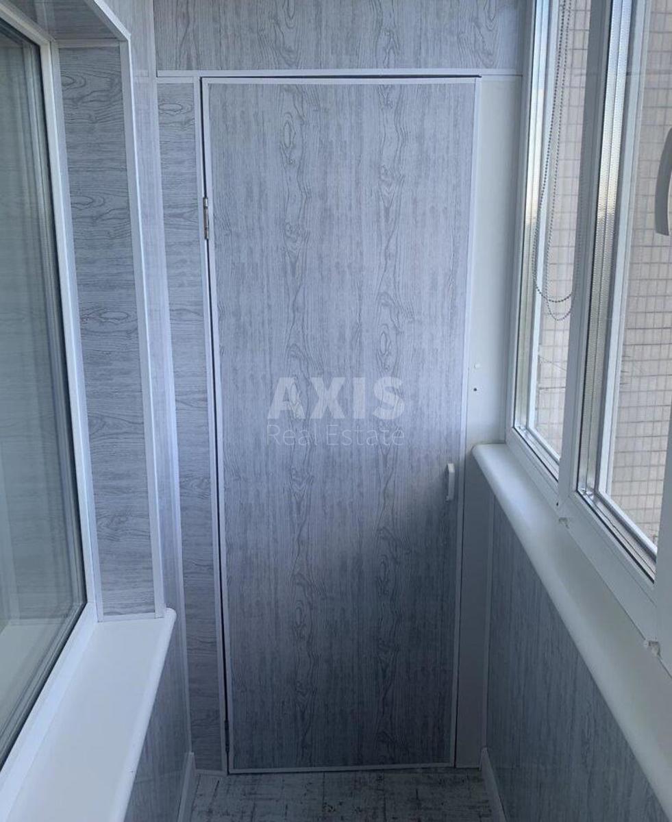 1k apartment vul. Zroshuval'na 3Б3