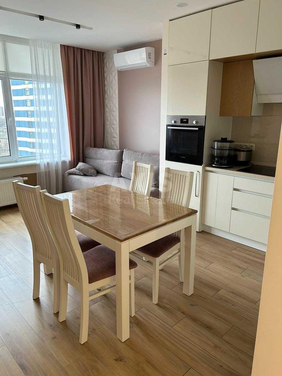 2k apartment vul. Sverstjuka Jevgena 6