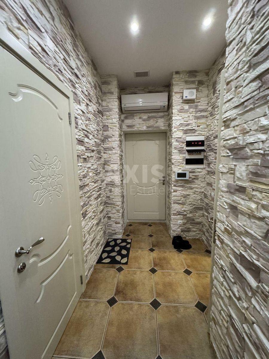 1k apartment vul. Dragomyrova Myhajla 2010