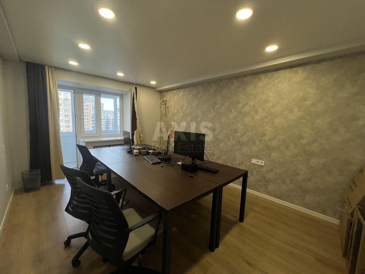 Office bul. Lesi Ukrai'nky 28, 96m23