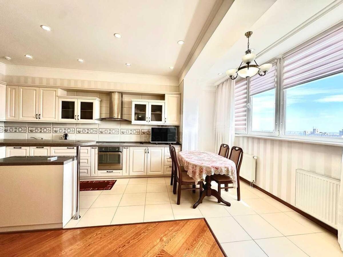 3k apartment vul. Jevgena Konoval'cja 44А624826