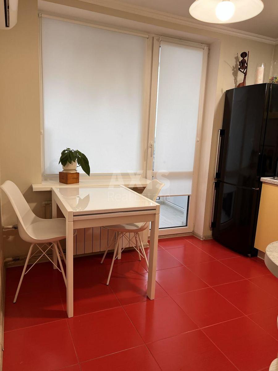 2k apartment vul. Buchmy Amvrosija 80