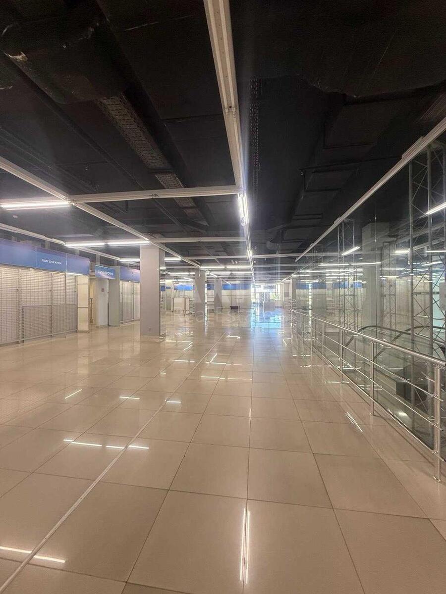 Trade object vul. Sverstjuka Jevgena 2Б, 1000m262418