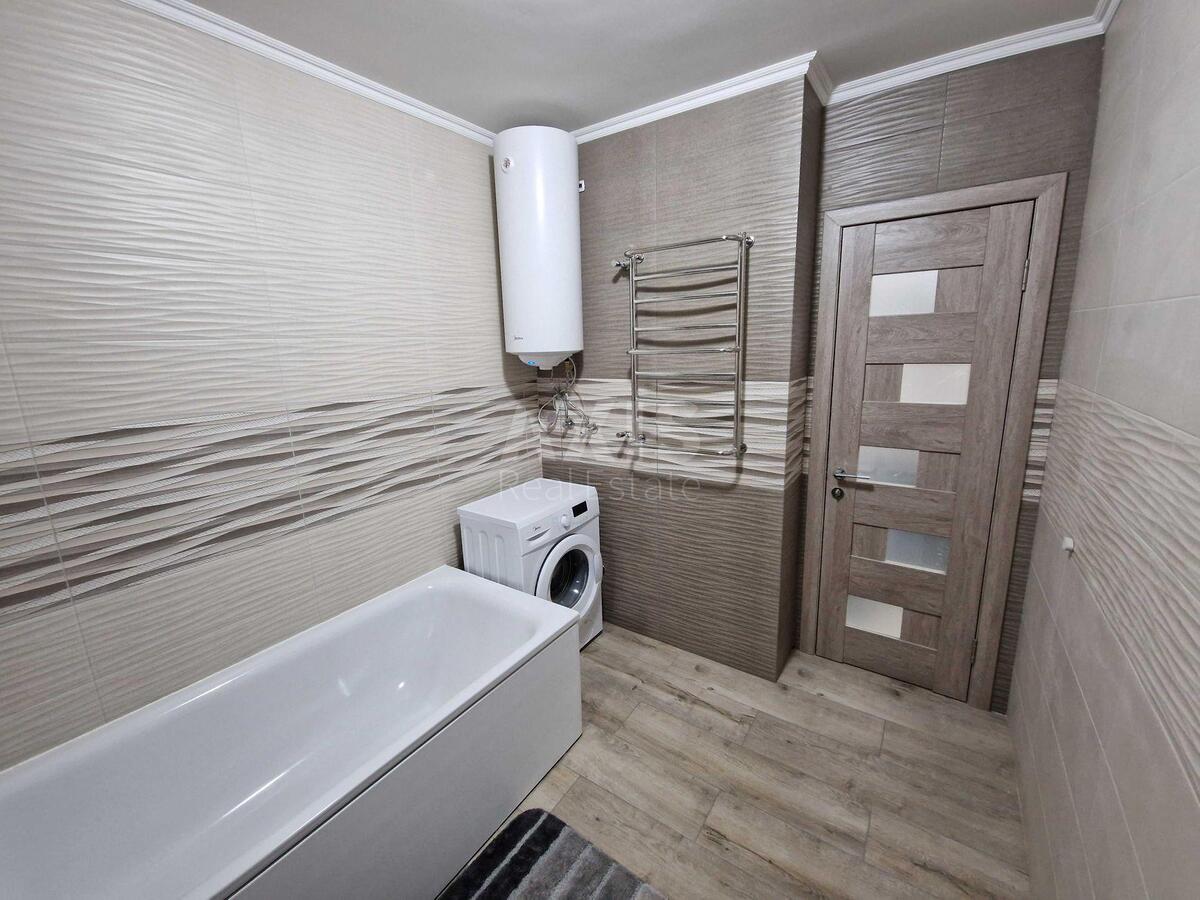 1k apartment nab. Dniprovs'ka 17А7