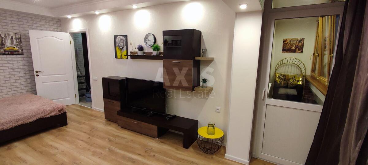 1k apartment vul. Serafymovycha 5/13