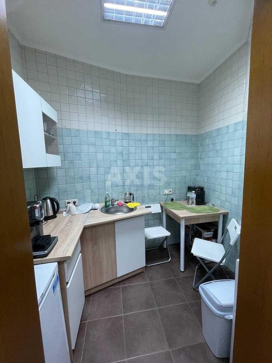 Office vul. Jevgena Konoval'cja 36Б, 136m28