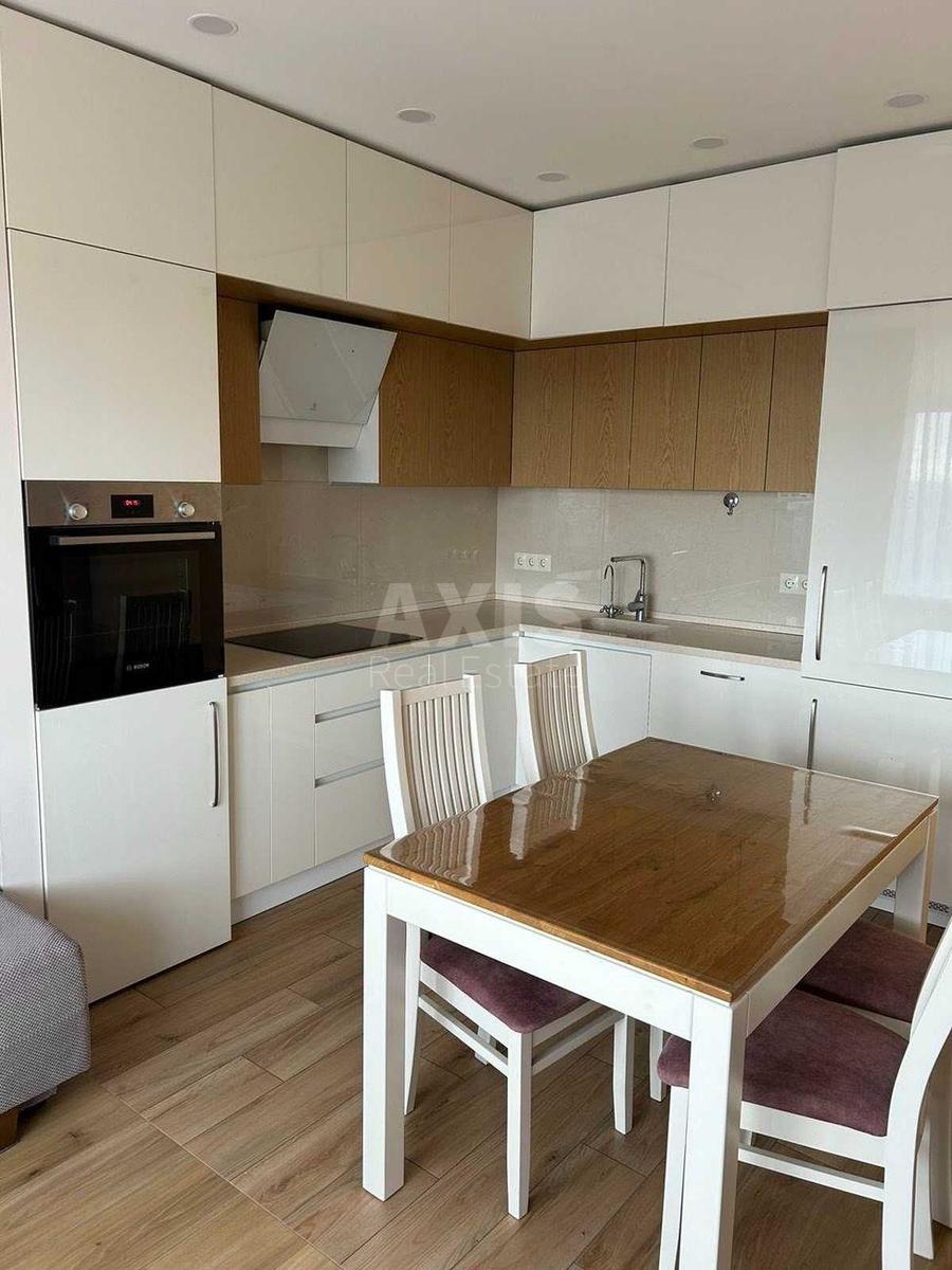 2k apartment vul. Sverstjuka Jevgena 60