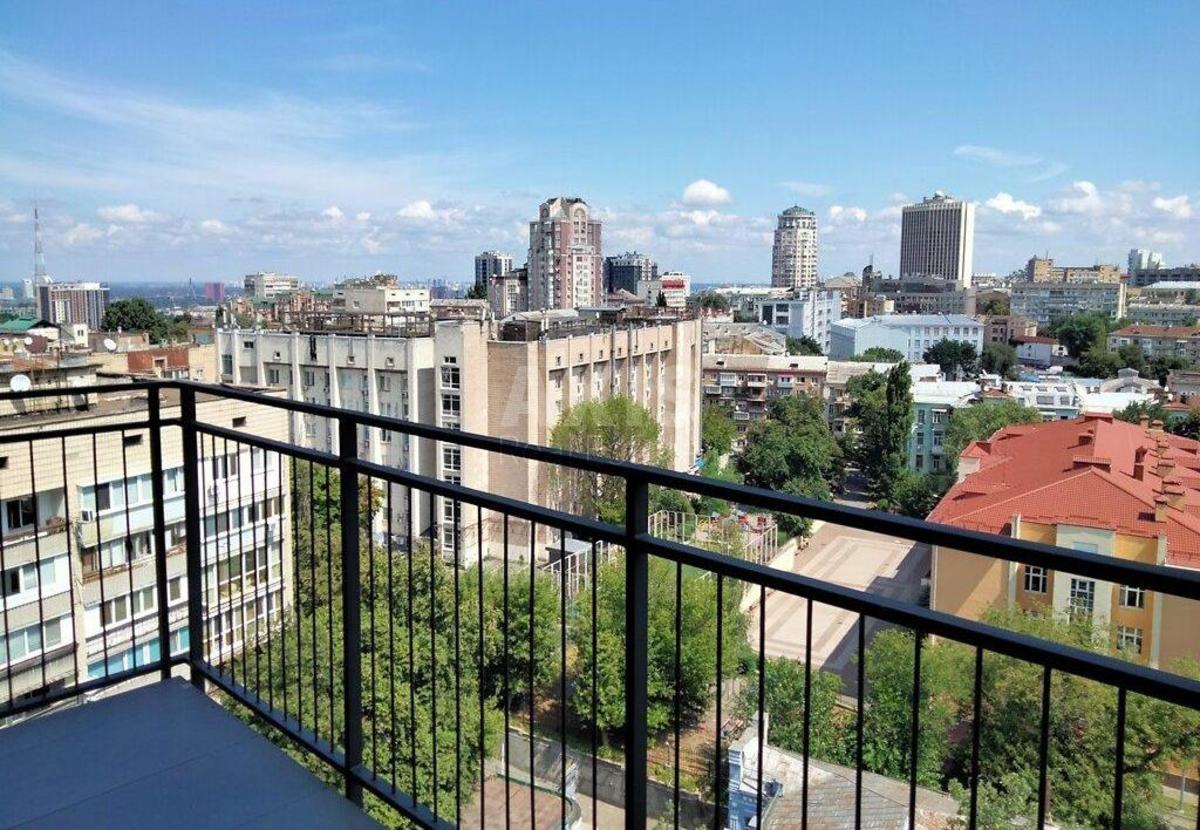 3k apartment vul. Zhyljans'ka 595