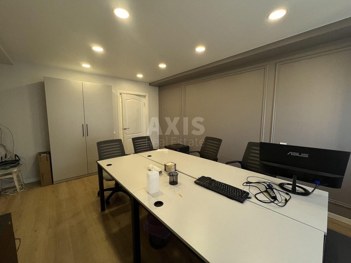 Office bul. Lesi Ukrai'nky 28, 96m24