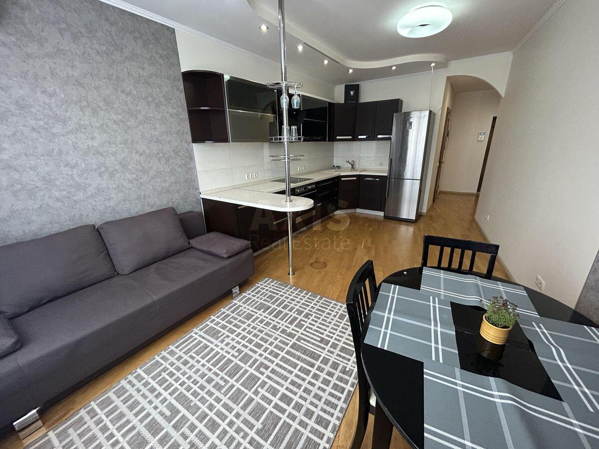 2k apartment vul. Oleny Pchilky 3А