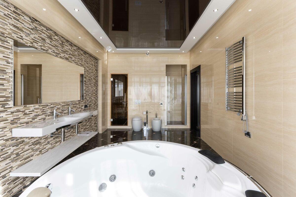 4k apartment vul. Dragomyrova Myhajla 72
