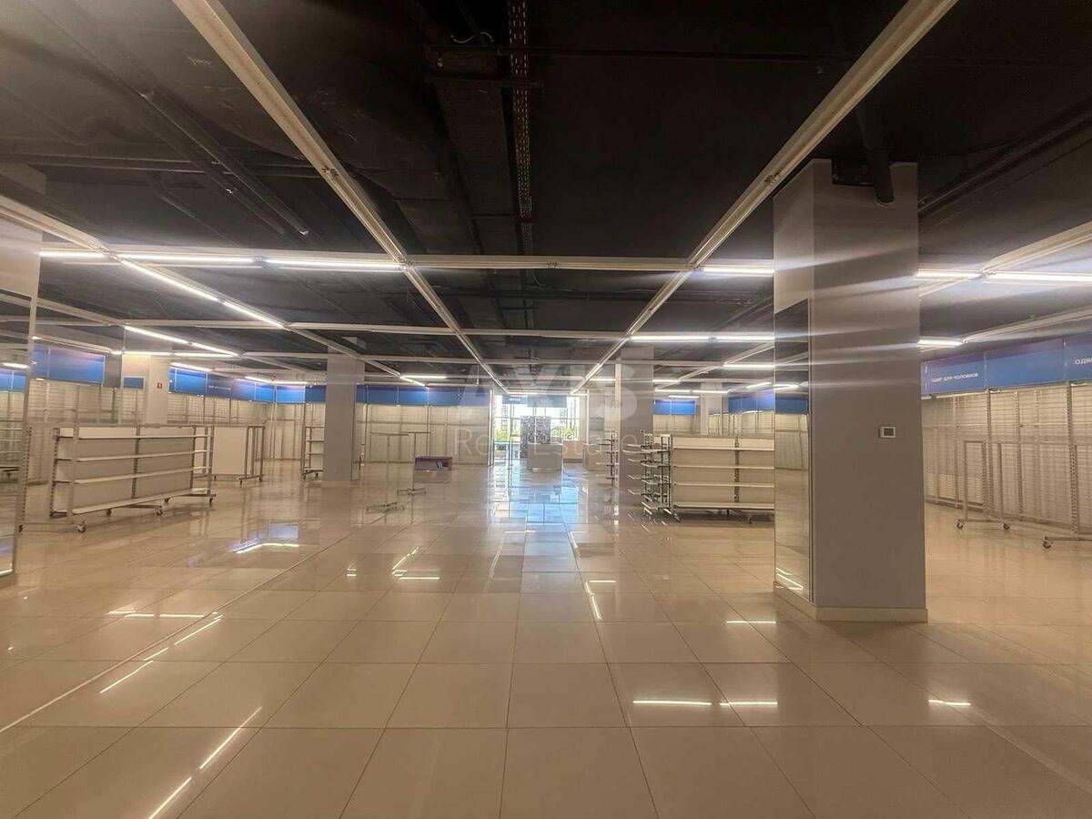 Trade object vul. Sverstjuka Jevgena 2Б, 1000m2624180