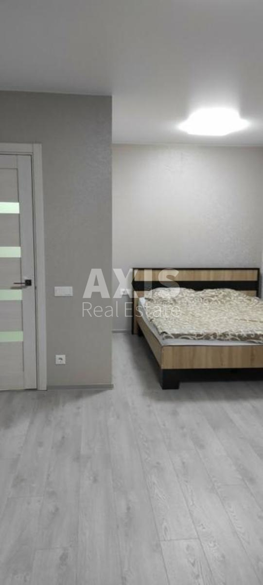 1k apartment vul. Ahmatovoi' Anny 36