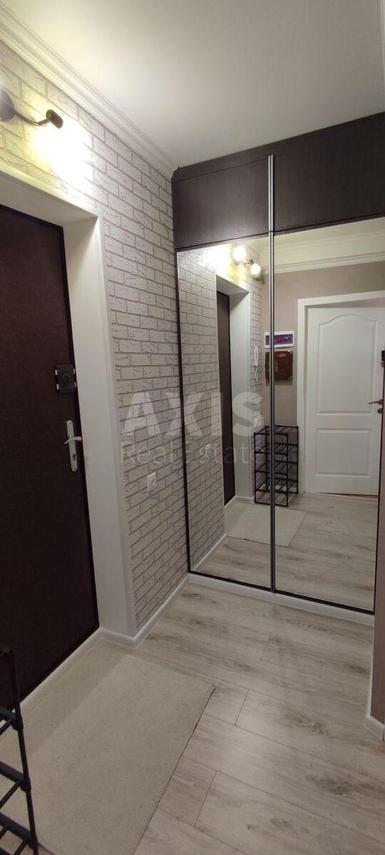 1k apartment vul. Serafymovycha 5/14