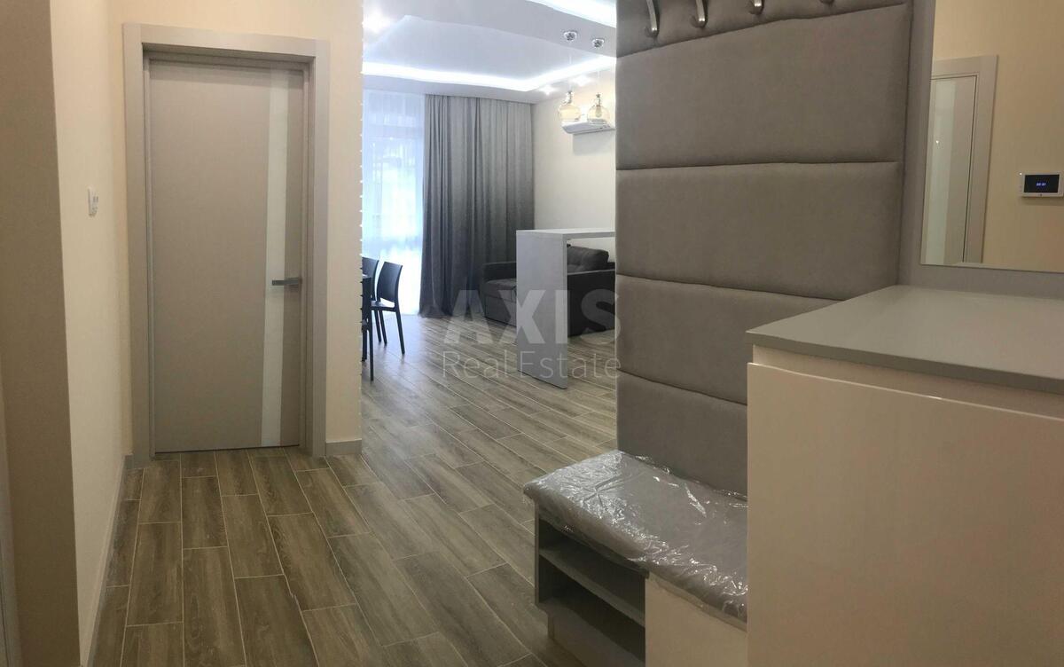 1k apartment vul. Predslavyns'ka 557