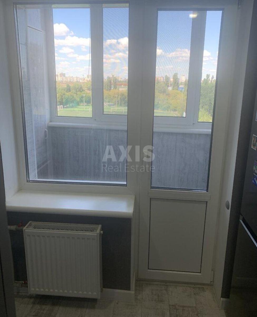 1k apartment vul. Zroshuval'na 3Б2