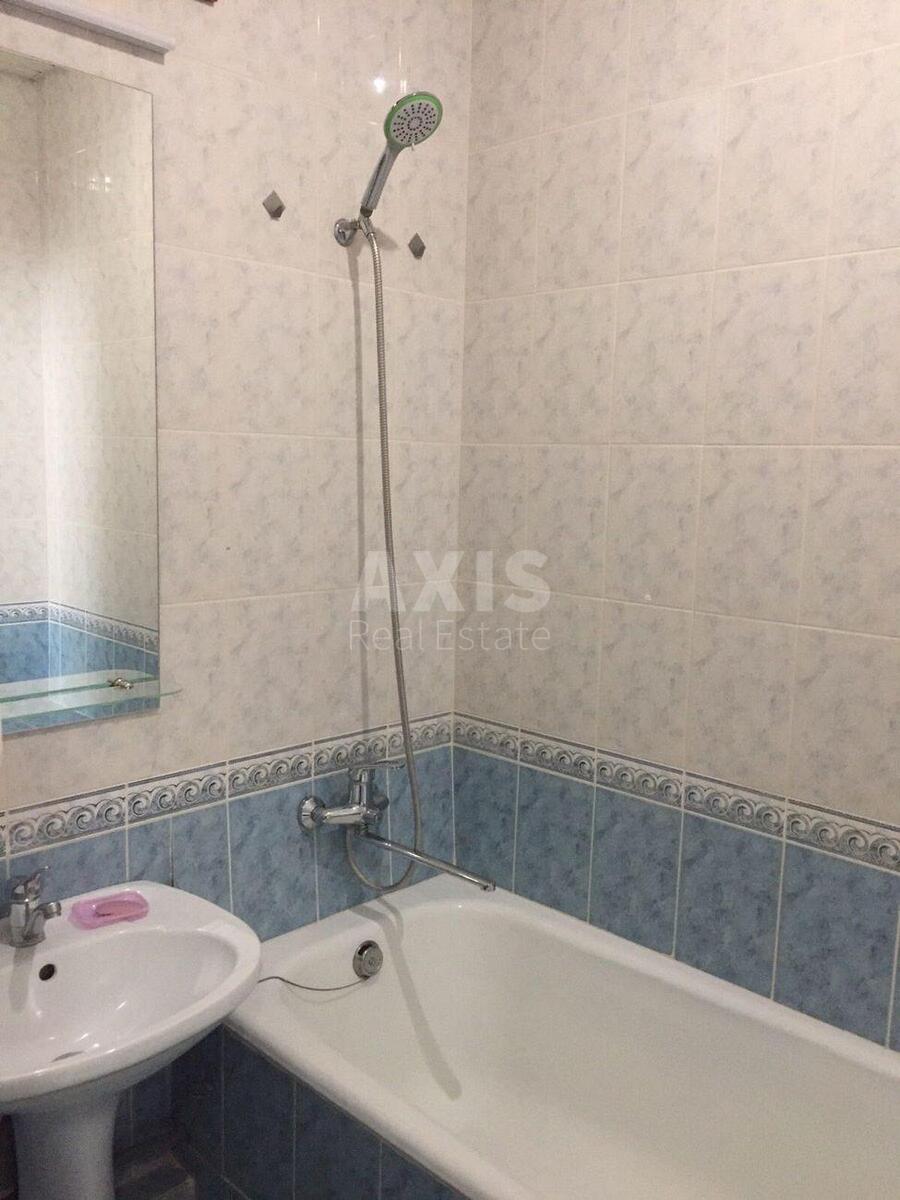 2к квартира пр-т Голосеевский 905961410