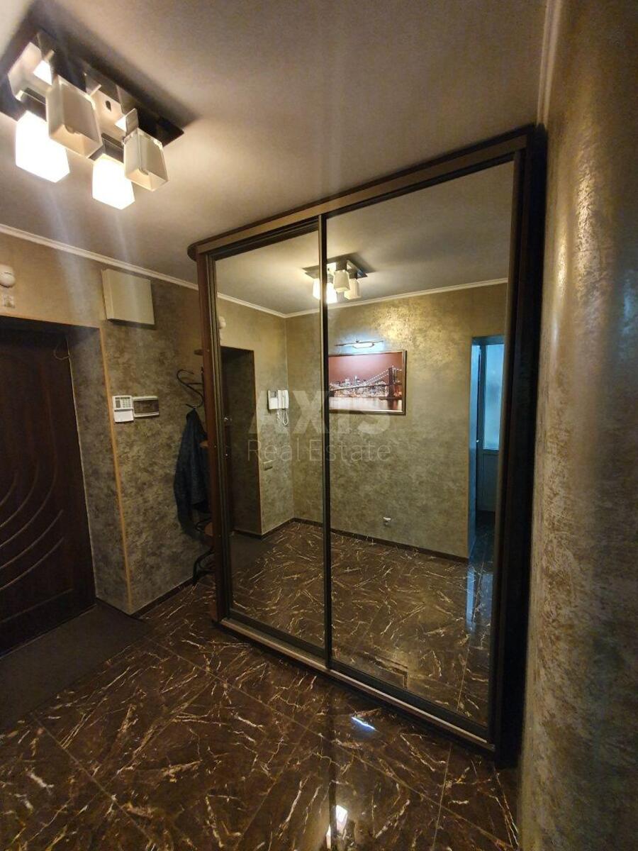 Office vul. Mezhygirs'ka 2А, 90m211