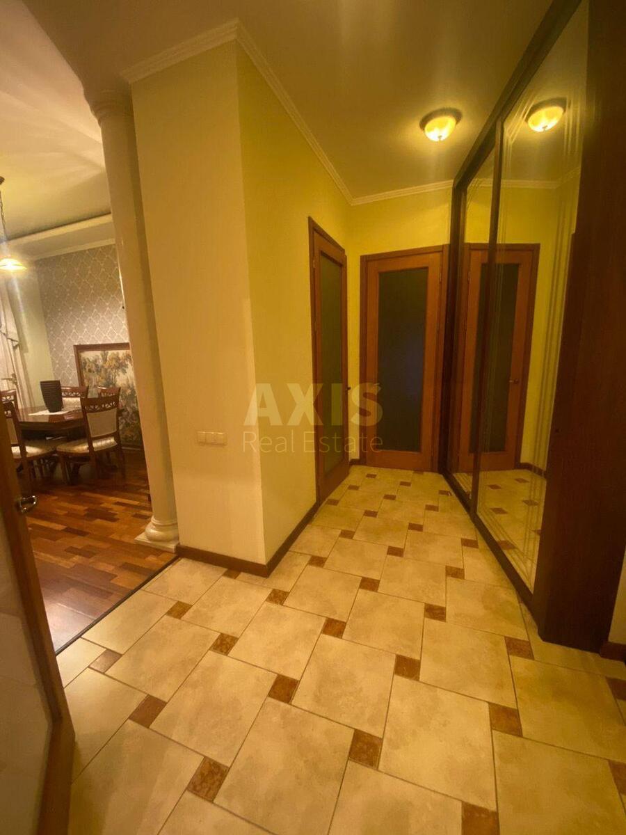 3k apartment vul. Predslavyns'ka 2412