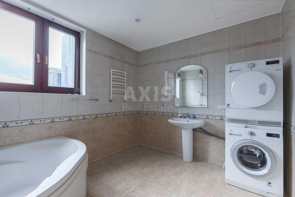 4k apartment vul. Kropyvnyc'kogo 1014
