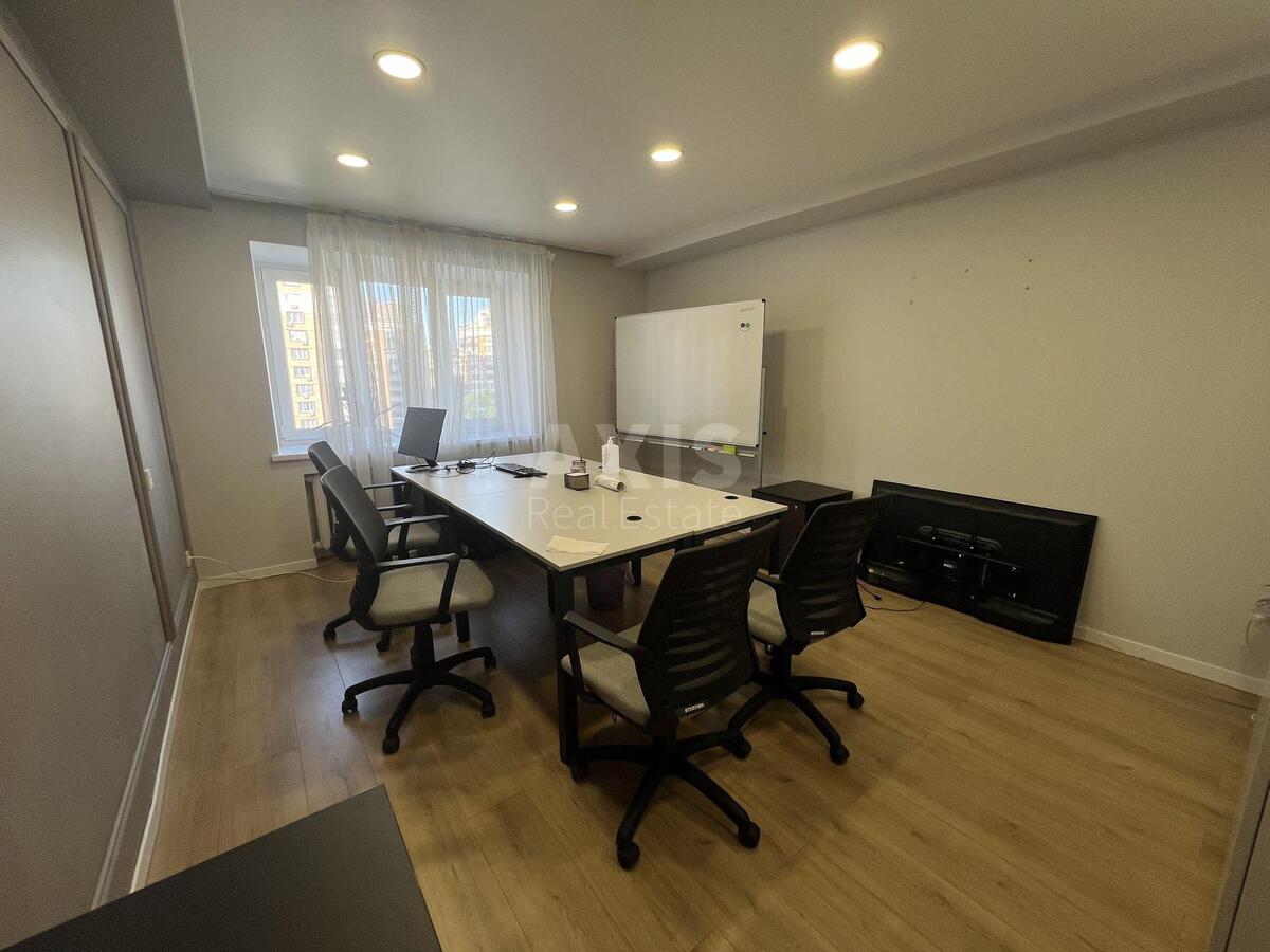 Office bul. Lesi Ukrai'nky 28, 96m25