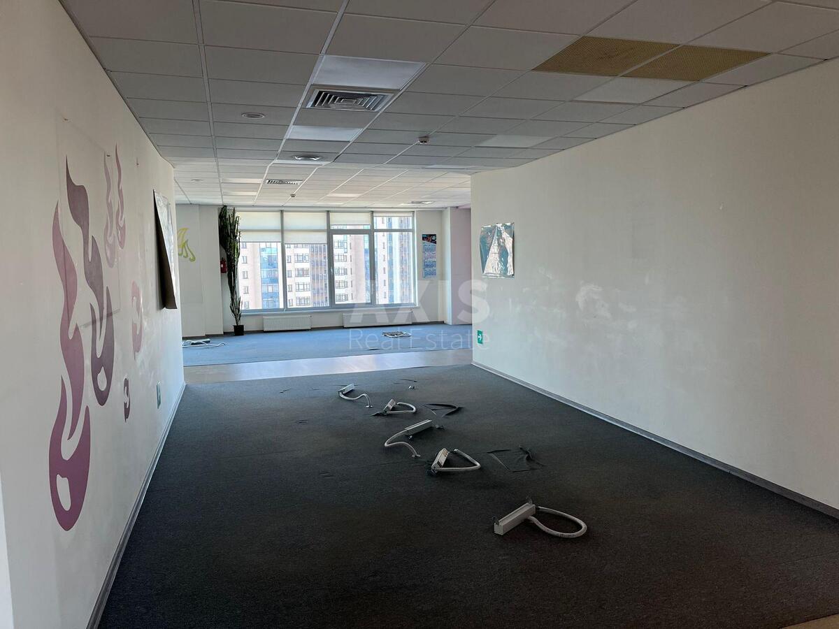 Office vul. Degtjarivs'ka 27Т, 700m28