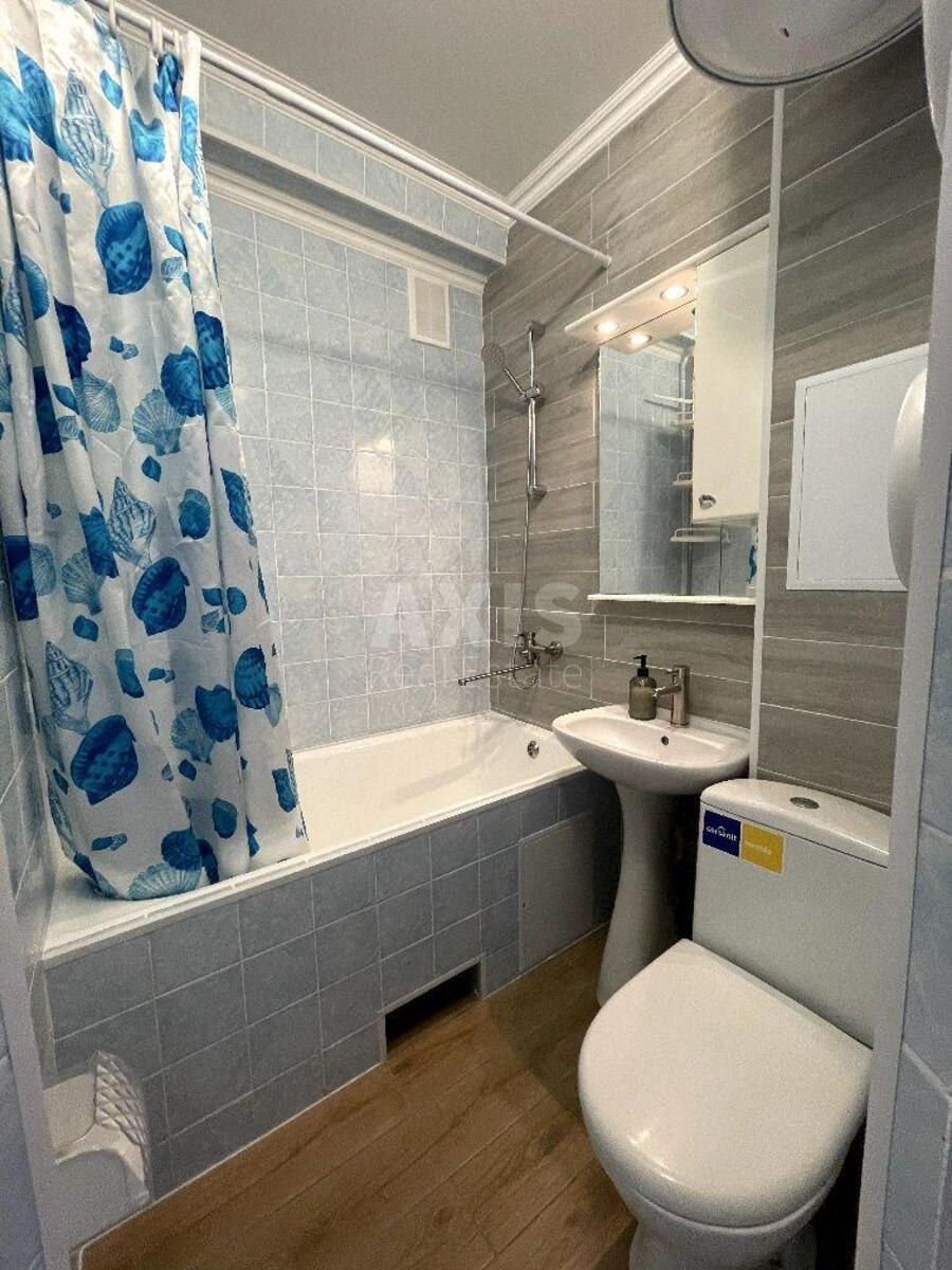 1k apartment vul. Serafymovycha 5/16