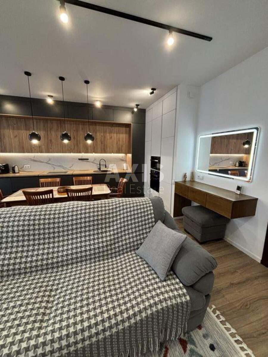 2k apartment vul. Mykil's'ko-Slobids'ka 111